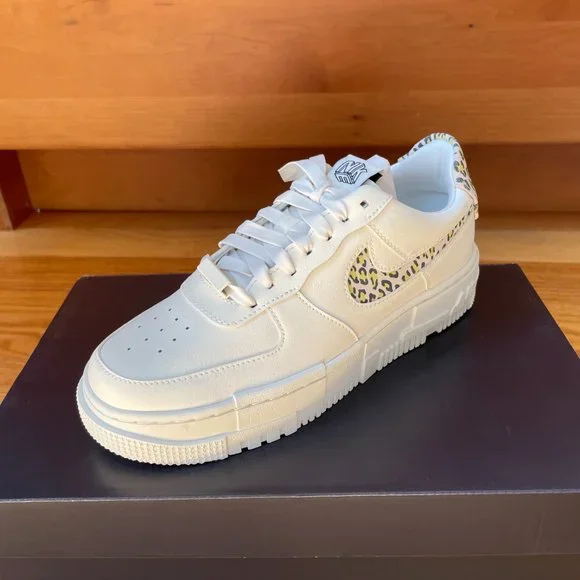 Last Pair!!!!Nike Air Force 1 Pixel SE Sneaker from NIKE - Picture 3 of 10